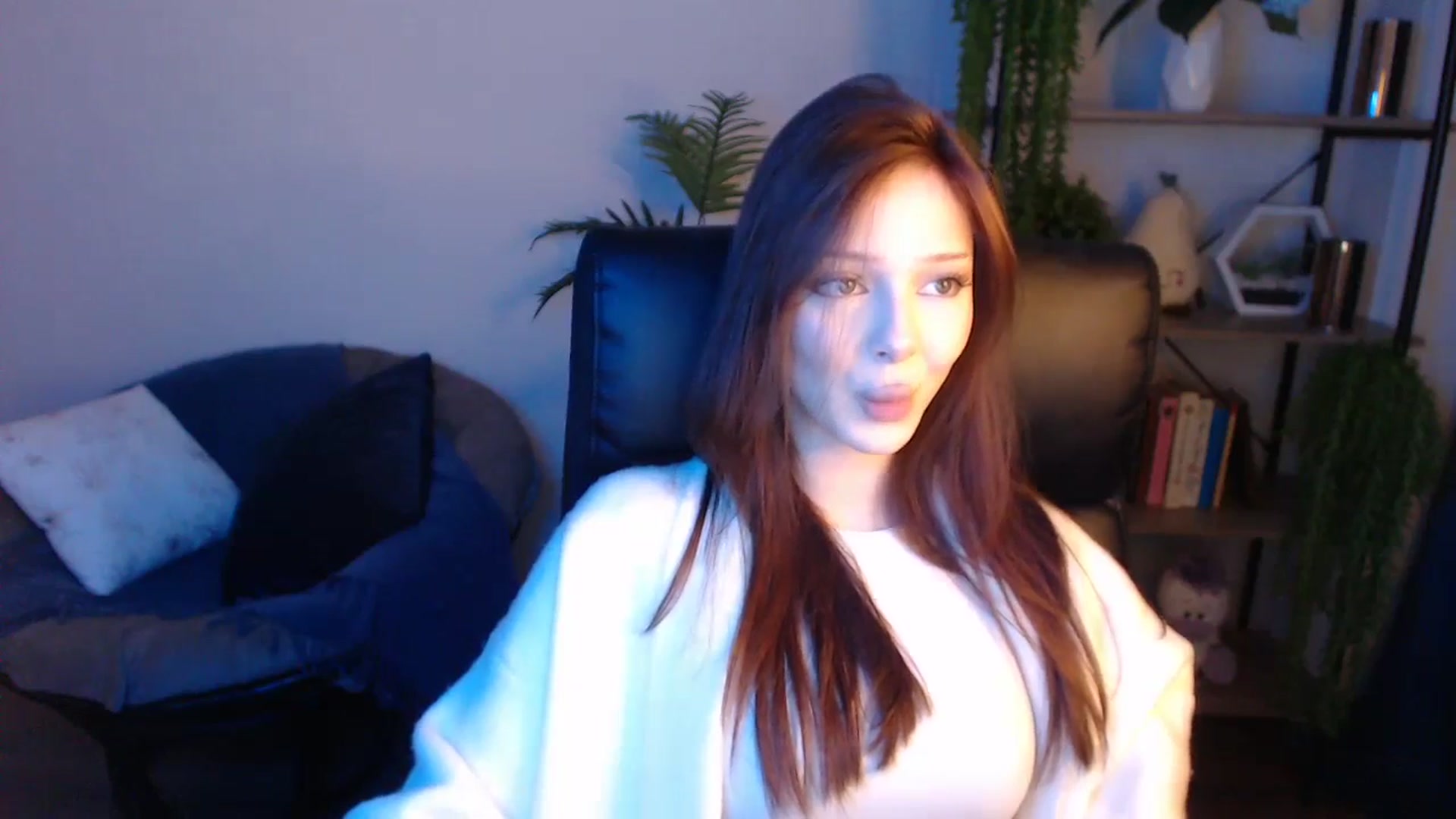 Gallery image thumbnail from KateManelli's myfreecams stream on, 04/22/2025, 09:23 image 14 of 20
