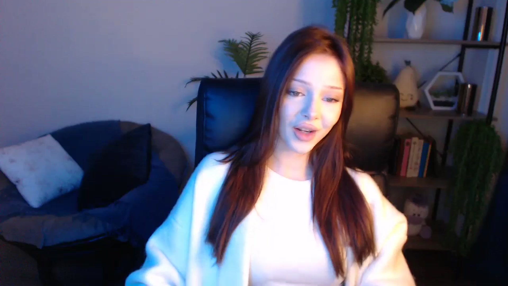 Gallery image thumbnail from KateManelli's myfreecams stream on, 04/22/2025, 09:23 image 6 of 20