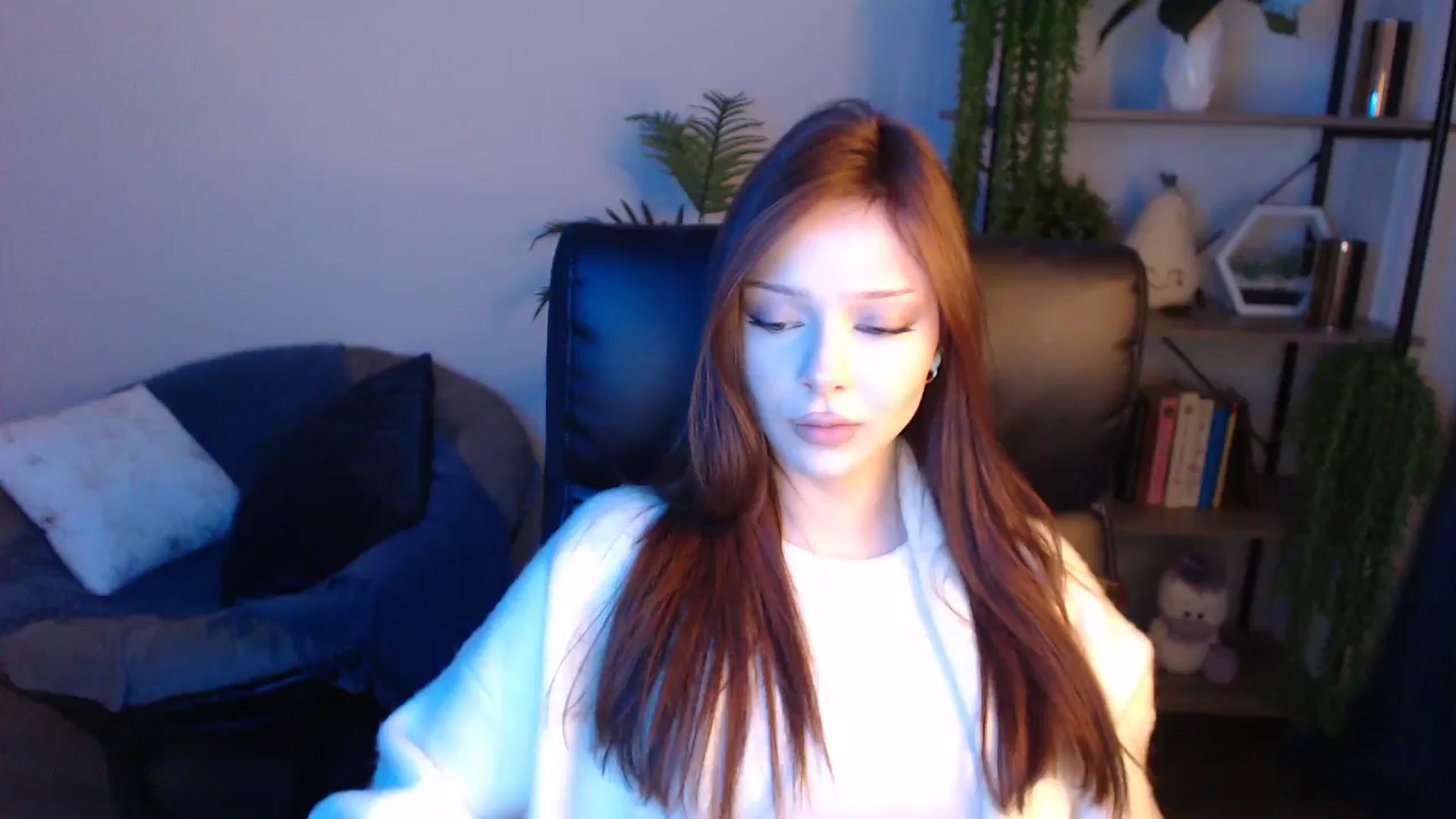 Gallery image thumbnail from KateManelli's myfreecams stream on, 04/22/2025, 09:23 image 17 of 20