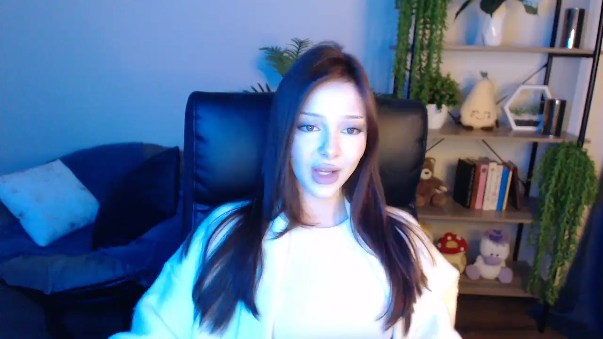 Gallery image thumbnail from KateManelli's myfreecams stream on, 04/22/2025, 11:00 image 4 of 20
