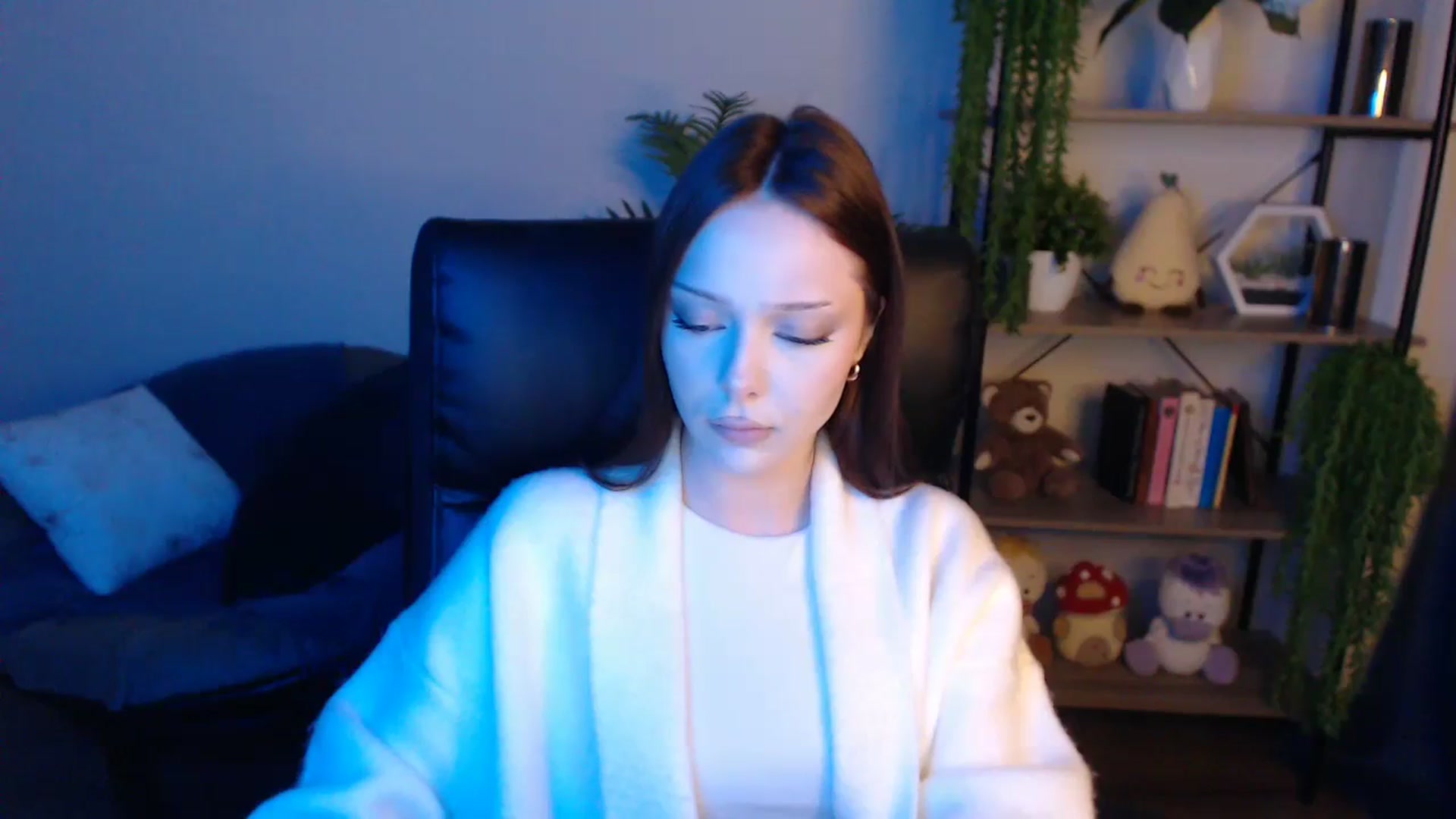 Gallery image thumbnail from KateManelli's myfreecams stream on, 04/22/2025, 11:00 image 17 of 20