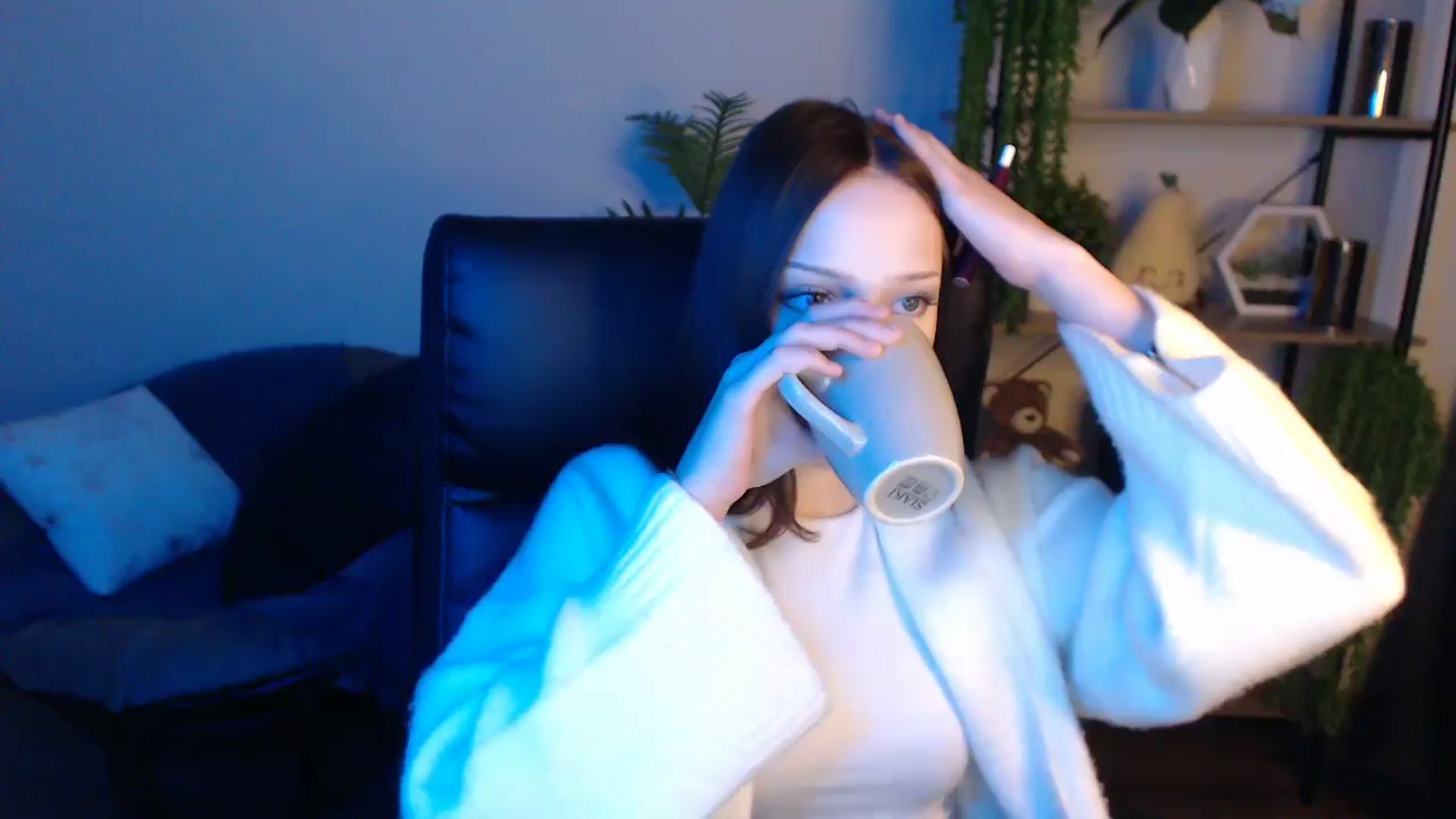 Gallery image thumbnail from KateManelli's myfreecams stream on, 04/22/2025, 11:00 image 15 of 20