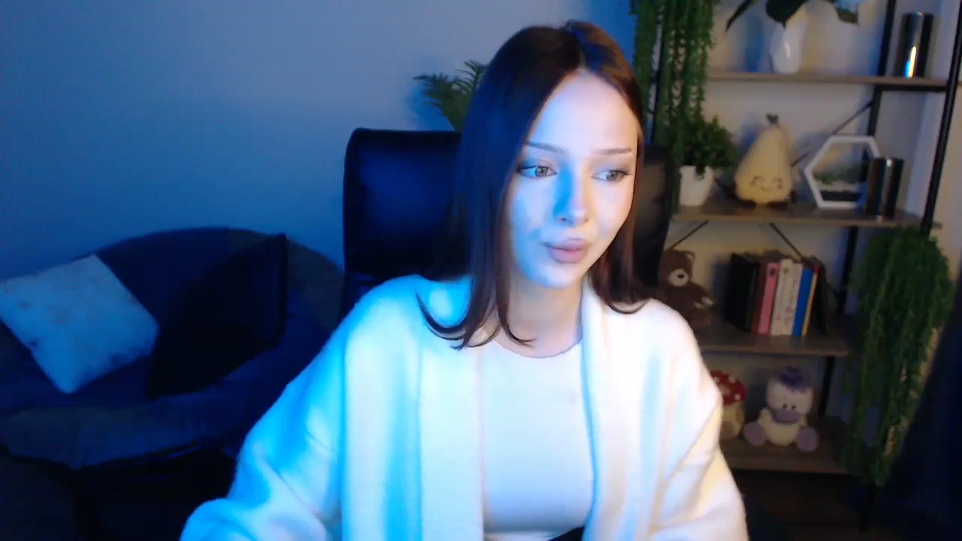 Gallery image thumbnail from KateManelli's myfreecams stream on, 04/22/2025, 11:00 image 19 of 20
