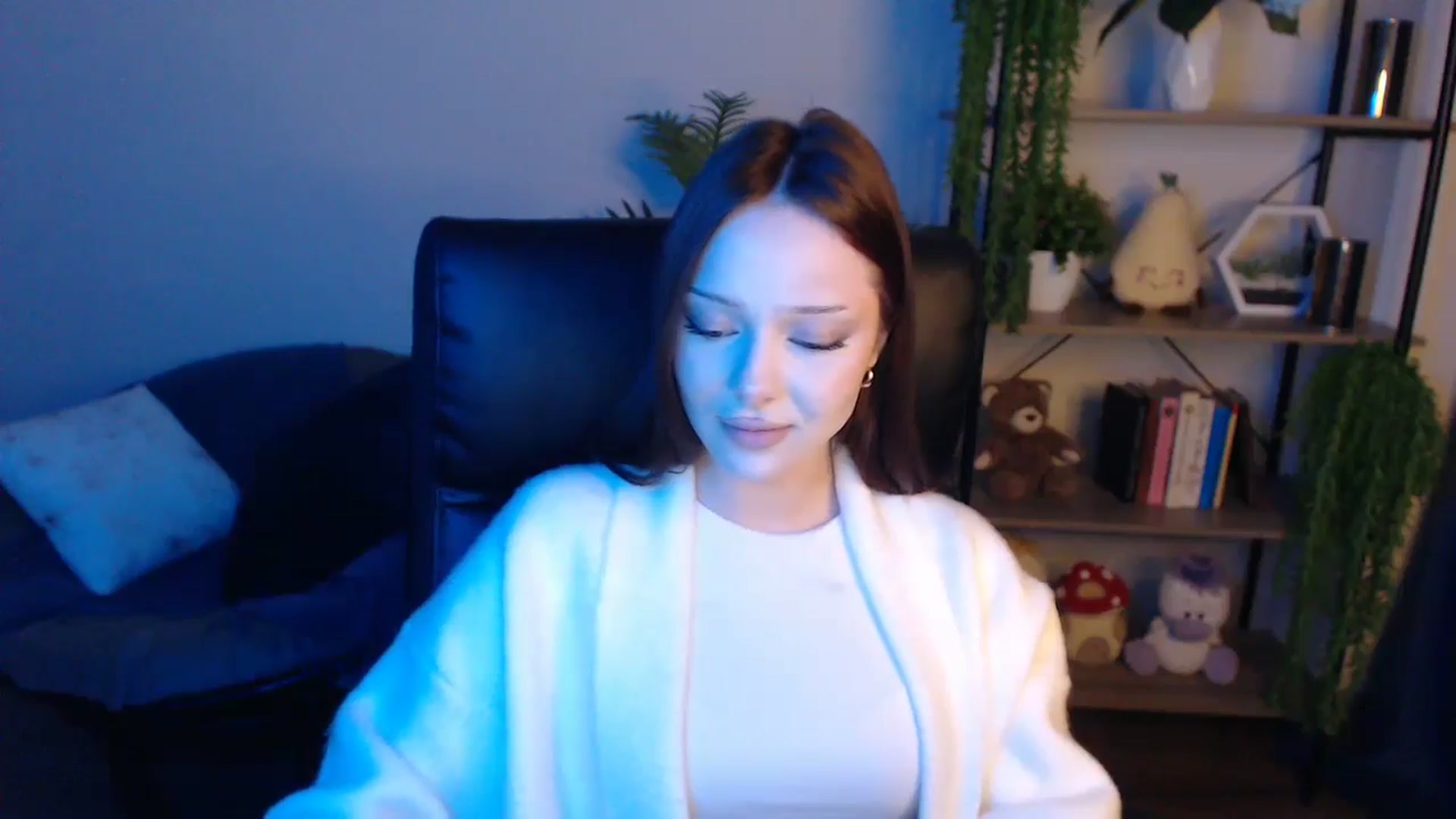 Gallery image thumbnail from KateManelli's myfreecams stream on, 04/22/2025, 11:00 image 18 of 20