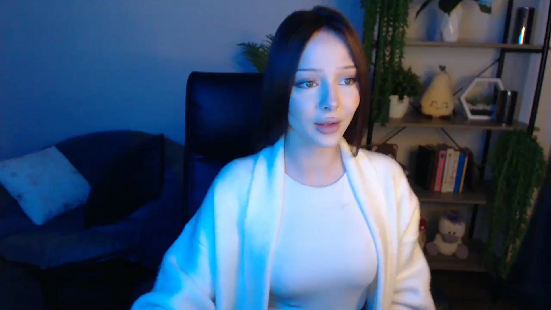 Gallery image thumbnail from KateManelli's myfreecams stream on, 04/22/2025, 11:00 image 14 of 20