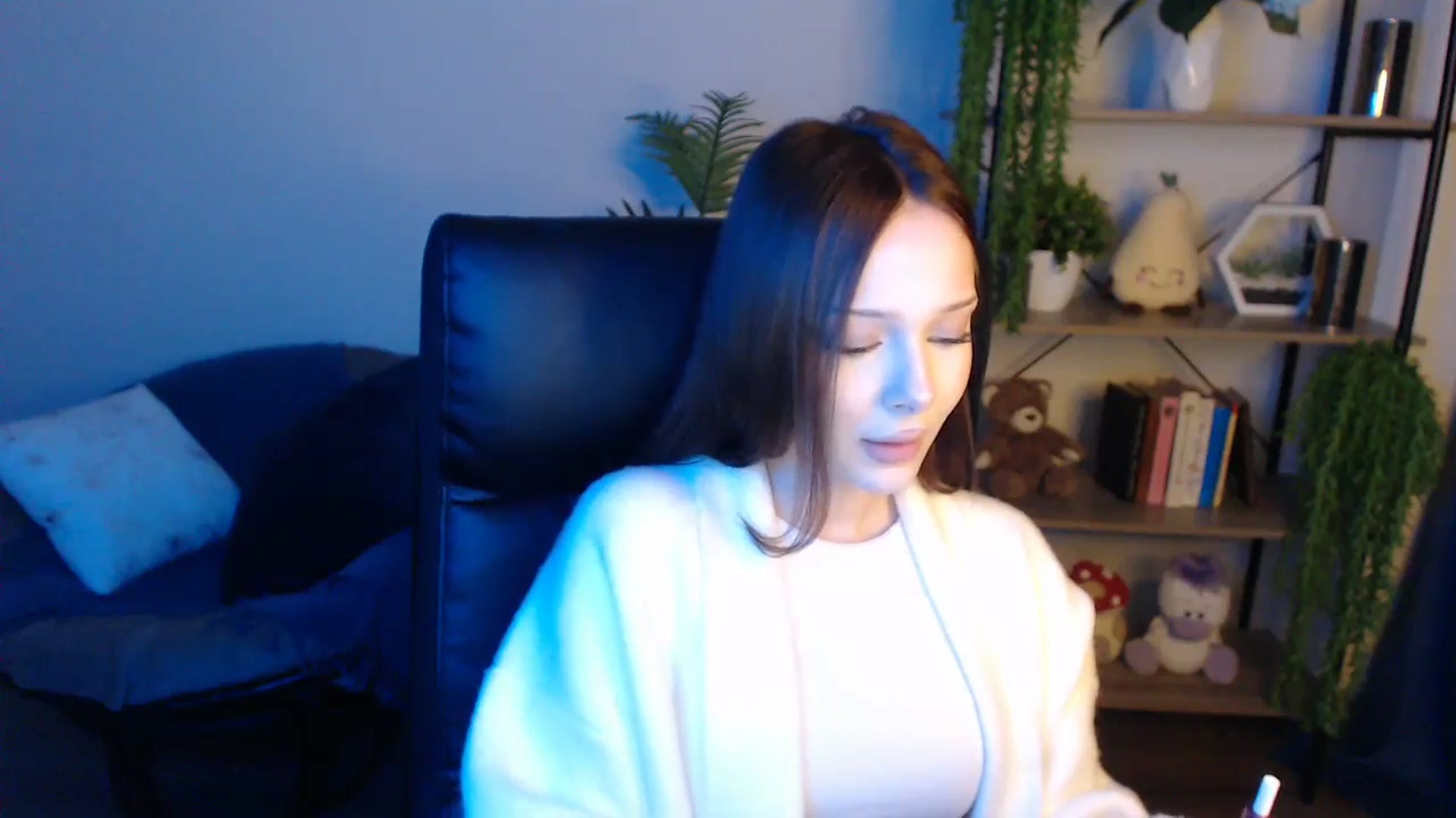 Gallery image thumbnail from KateManelli's myfreecams stream on, 04/22/2025, 11:00 image 16 of 20
