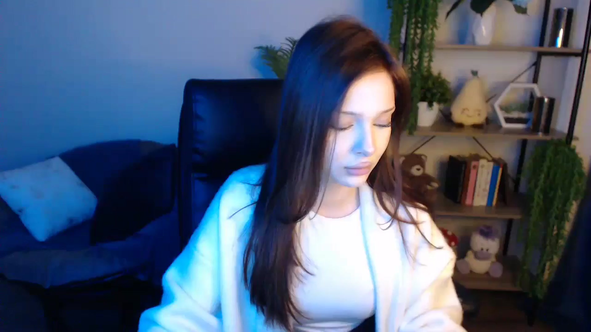 Gallery image thumbnail from KateManelli's myfreecams stream on, 04/22/2025, 11:00 image 12 of 20