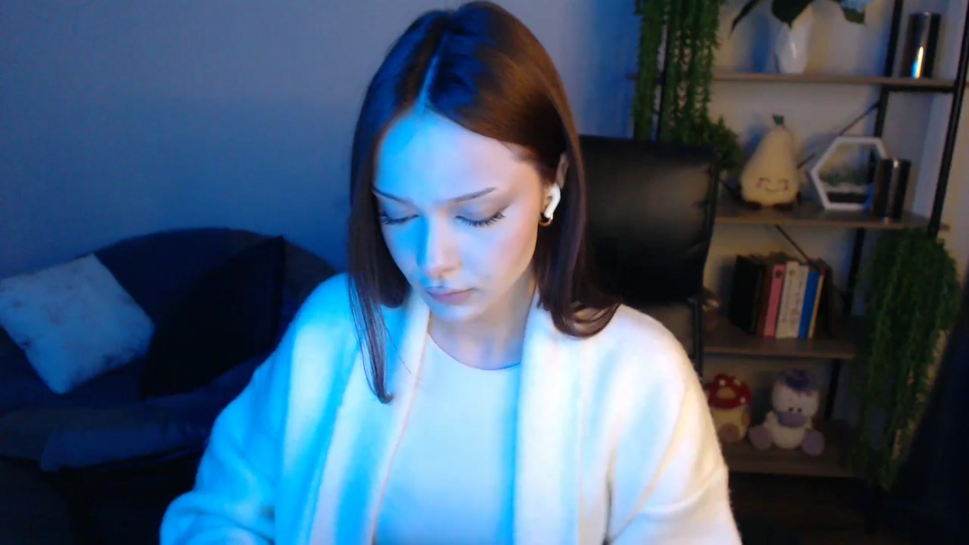 Gallery image thumbnail from KateManelli's myfreecams stream on, 04/22/2025, 11:49 image 2 of 20