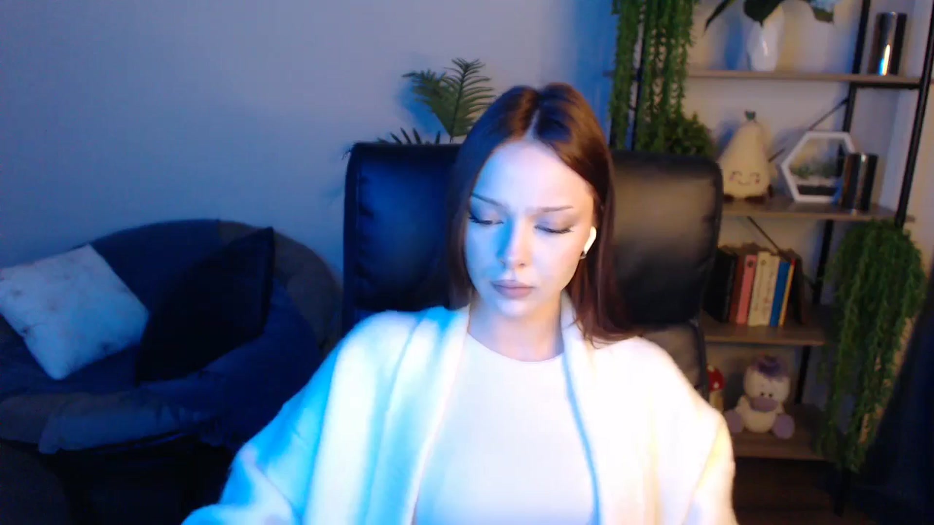 Gallery image thumbnail from KateManelli's myfreecams stream on, 04/22/2025, 11:49 image 13 of 20