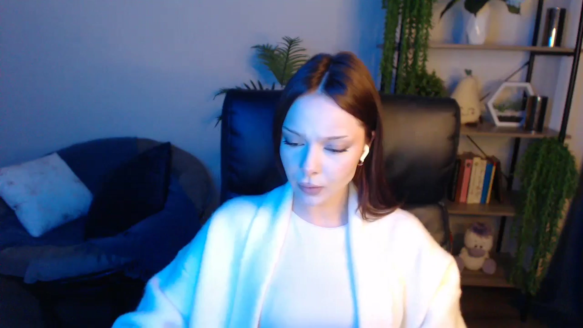 Gallery image thumbnail from KateManelli's myfreecams stream on, 04/22/2025, 11:49 image 10 of 20