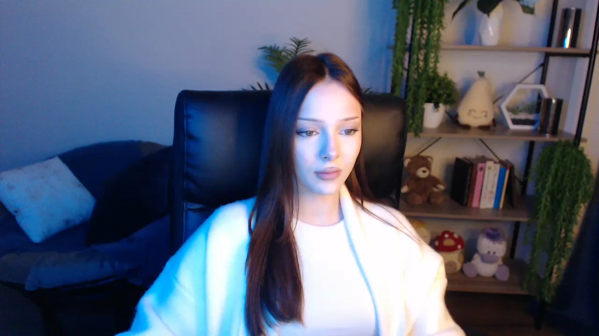 Gallery image thumbnail from KateManelli's myfreecams stream on, 04/22/2025, 12:23 image 14 of 20