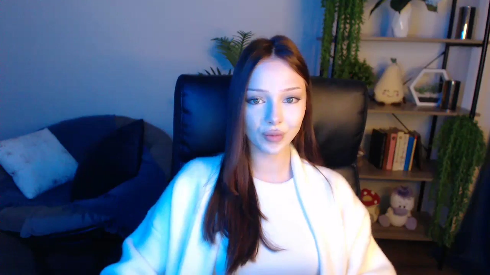Gallery image thumbnail from KateManelli's myfreecams stream on, 04/22/2025, 12:47 image 16 of 20