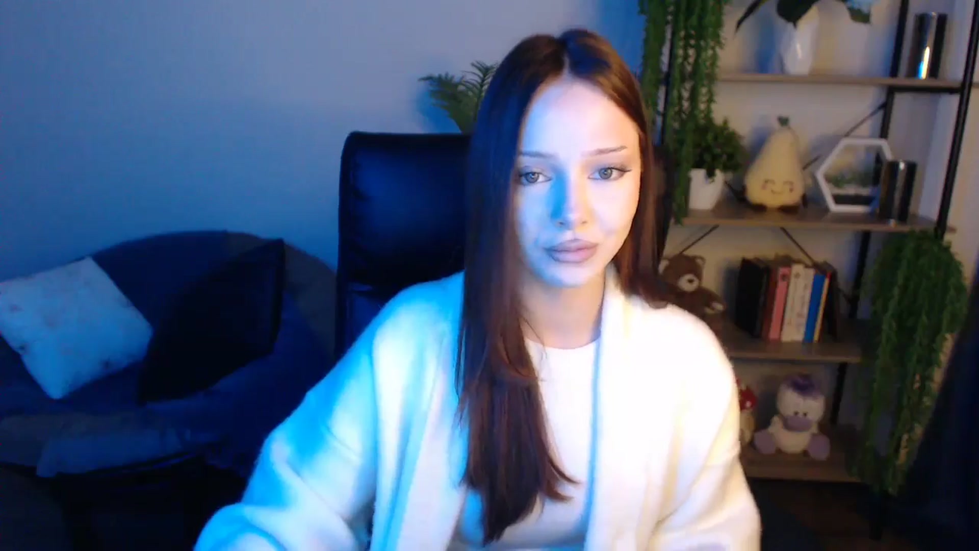 Gallery image thumbnail from KateManelli's myfreecams stream on, 04/22/2025, 13:47 image 14 of 20