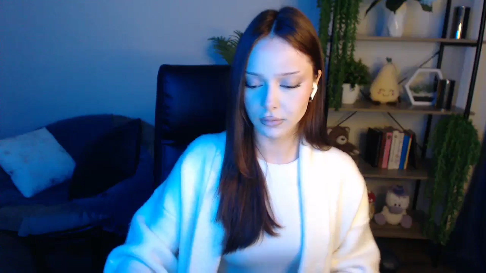 Gallery image thumbnail from KateManelli's myfreecams stream on, 04/22/2025, 13:47 image 16 of 20