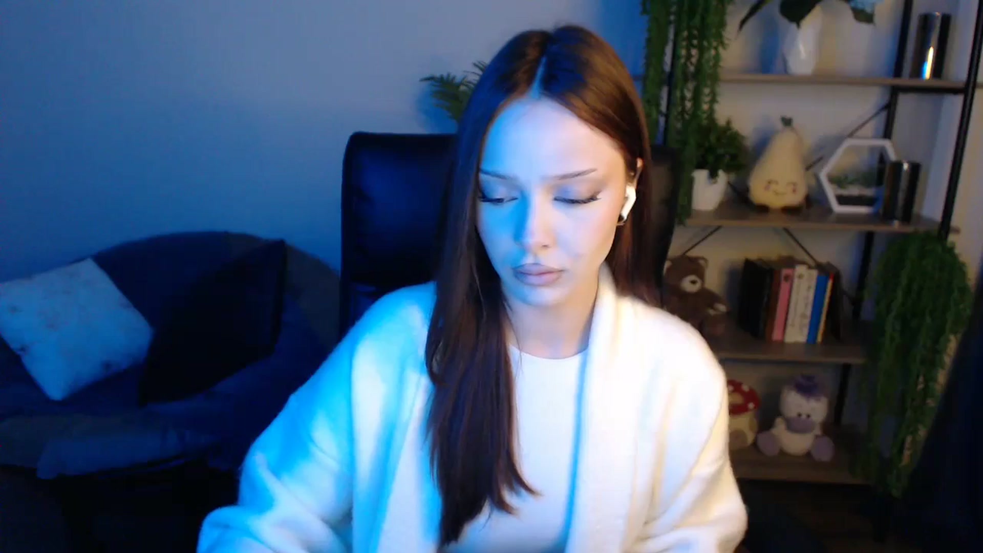 Gallery image thumbnail from KateManelli's myfreecams stream on, 04/22/2025, 13:47 image 12 of 20