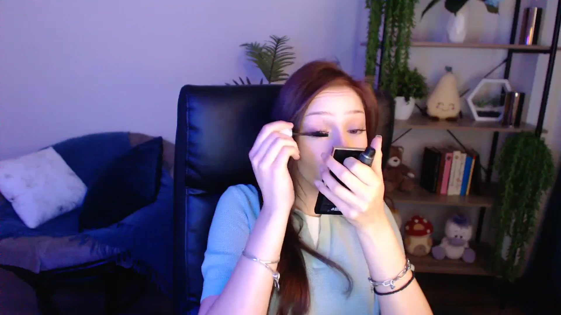 Gallery image thumbnail from KateManelli's myfreecams stream on, 04/25/2025, 13:37 image 16 of 20
