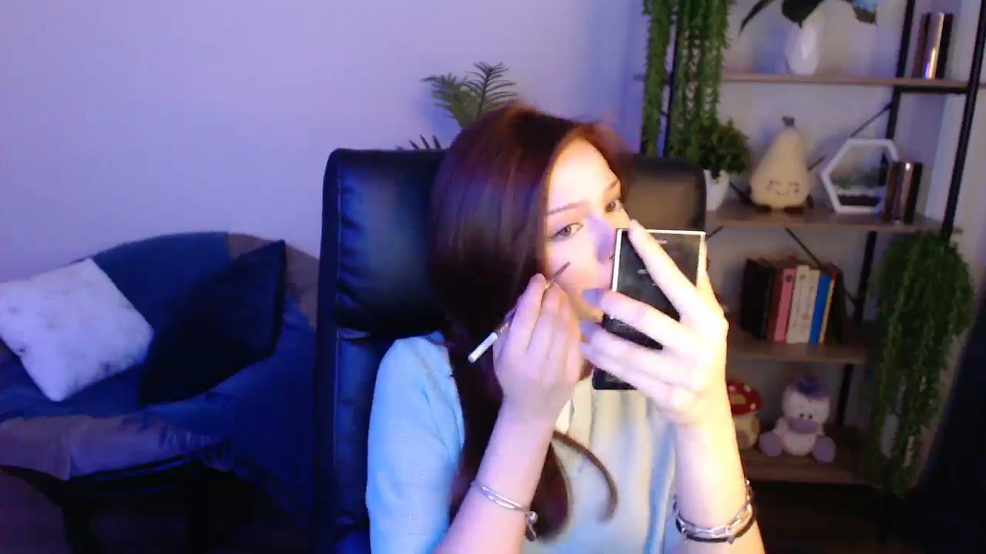 Gallery image thumbnail from KateManelli's myfreecams stream on, 04/25/2025, 13:37 image 15 of 20