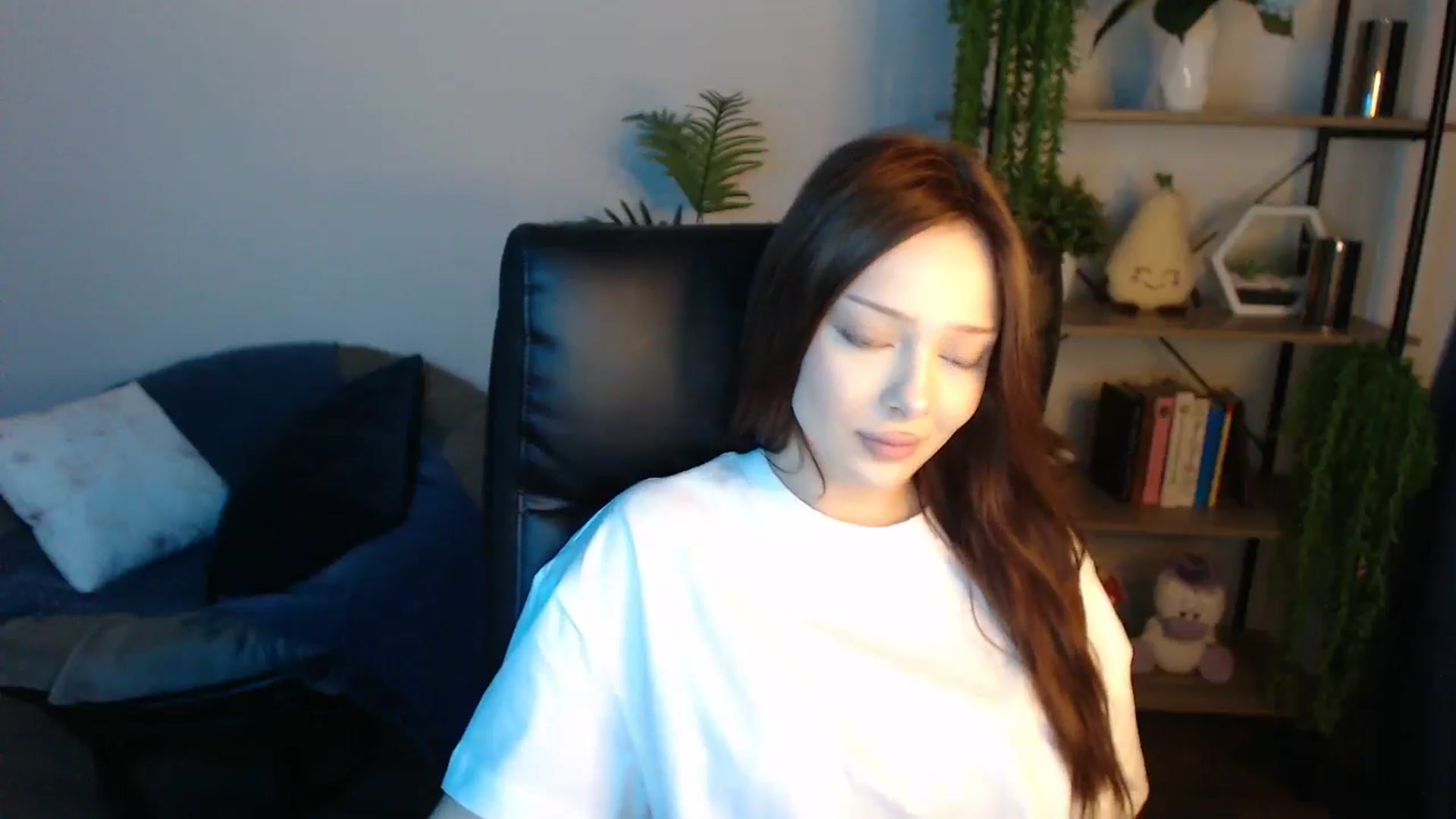 Gallery image thumbnail from KateManelli's myfreecams stream on, 04/27/2025, 10:43 image 9 of 20