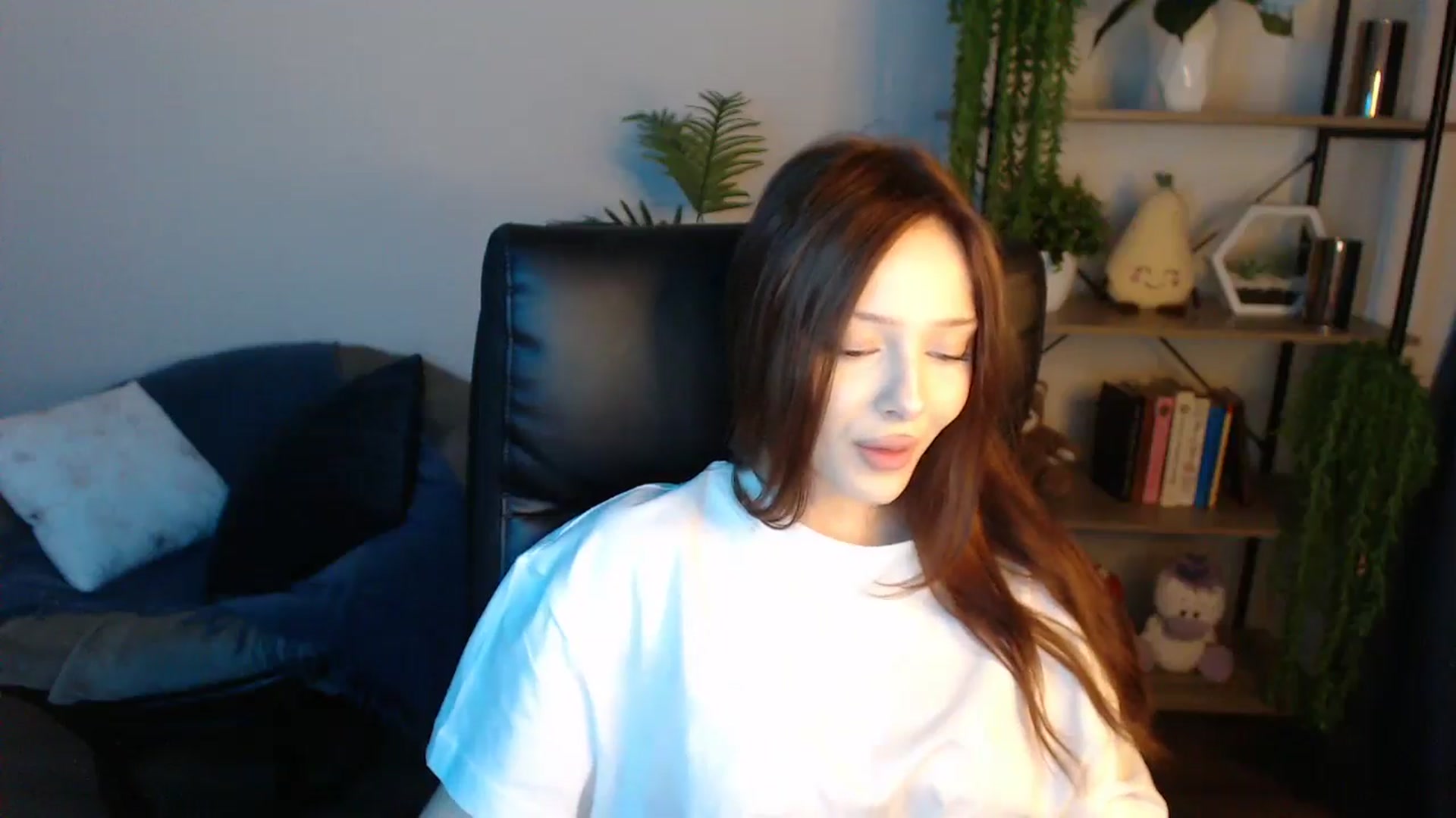 Gallery image thumbnail from KateManelli's myfreecams stream on, 04/27/2025, 10:43 image 14 of 20