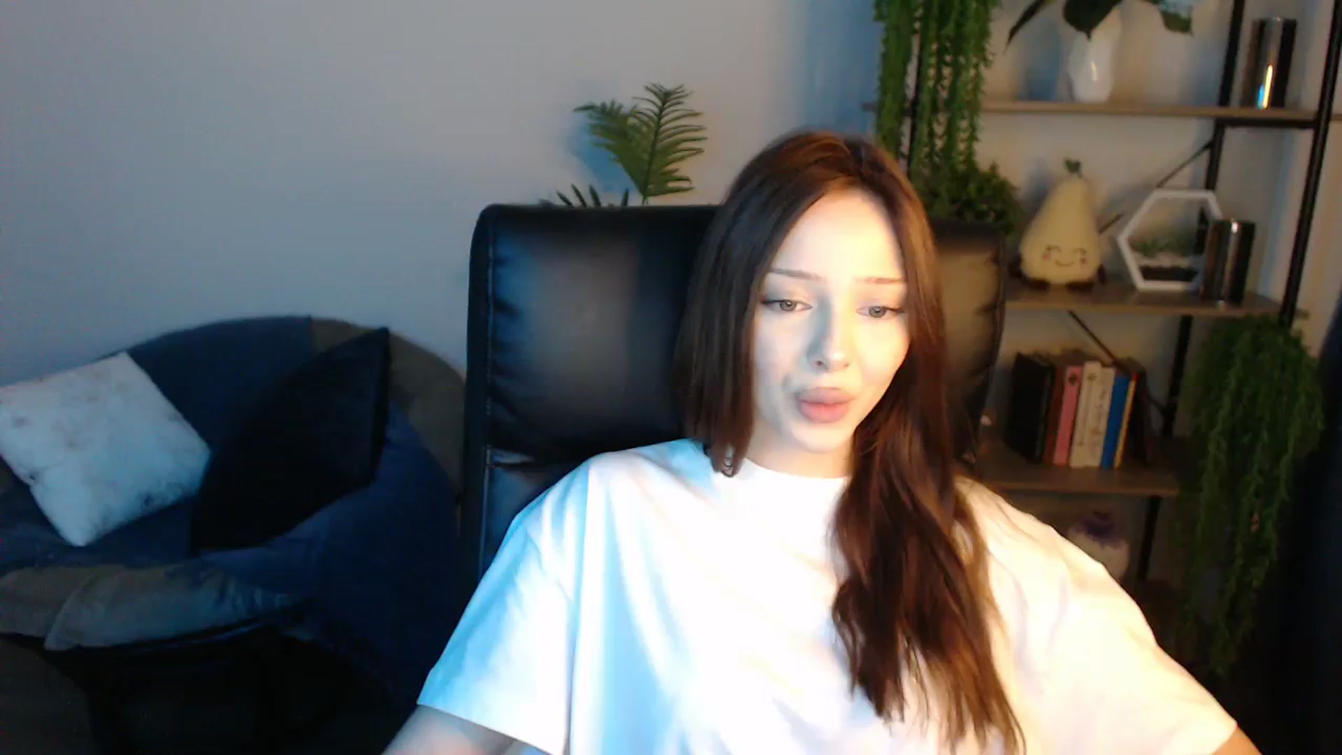 Gallery image thumbnail from KateManelli's myfreecams stream on, 04/27/2025, 10:43 image 8 of 20