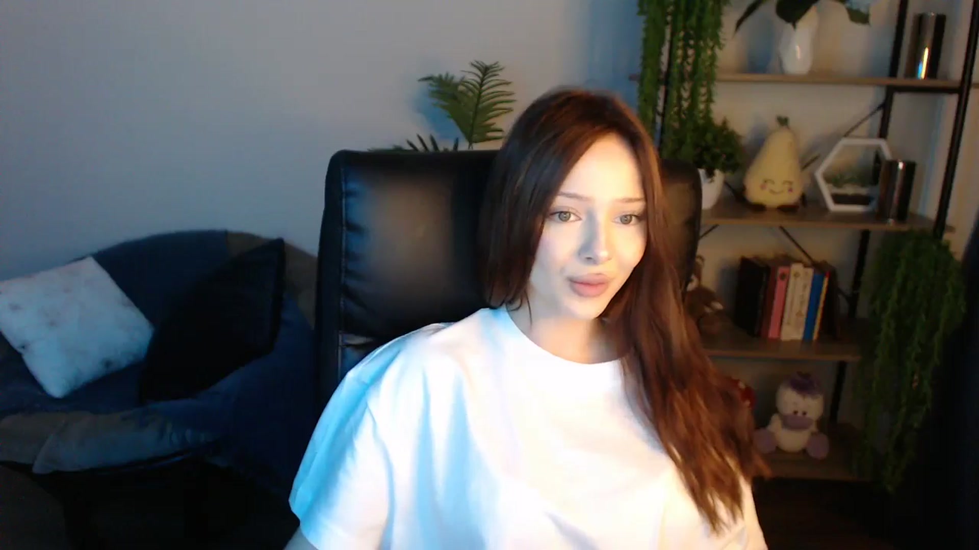 Gallery image thumbnail from KateManelli's myfreecams stream on, 04/27/2025, 10:43 image 17 of 20