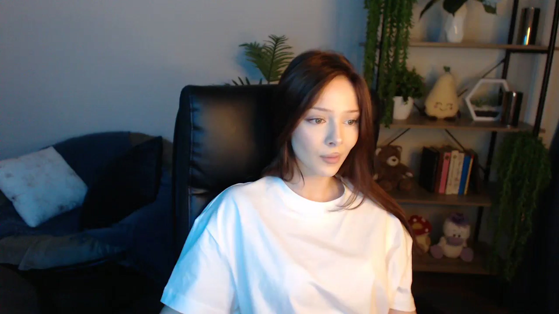 Gallery image thumbnail from KateManelli's myfreecams stream on, 04/27/2025, 10:43 image 12 of 20