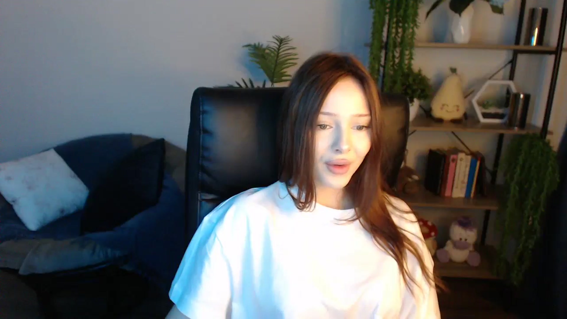 Gallery image thumbnail from KateManelli's myfreecams stream on, 04/27/2025, 10:43 image 15 of 20