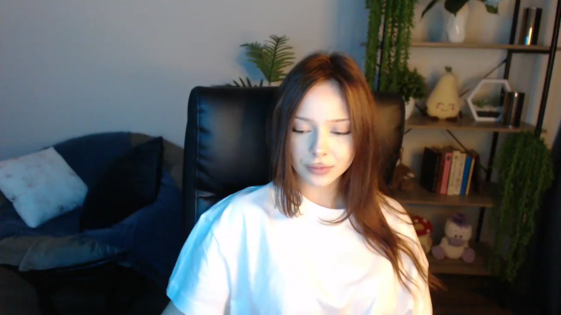 Gallery image thumbnail from KateManelli's myfreecams stream on, 04/27/2025, 10:43 image 16 of 20