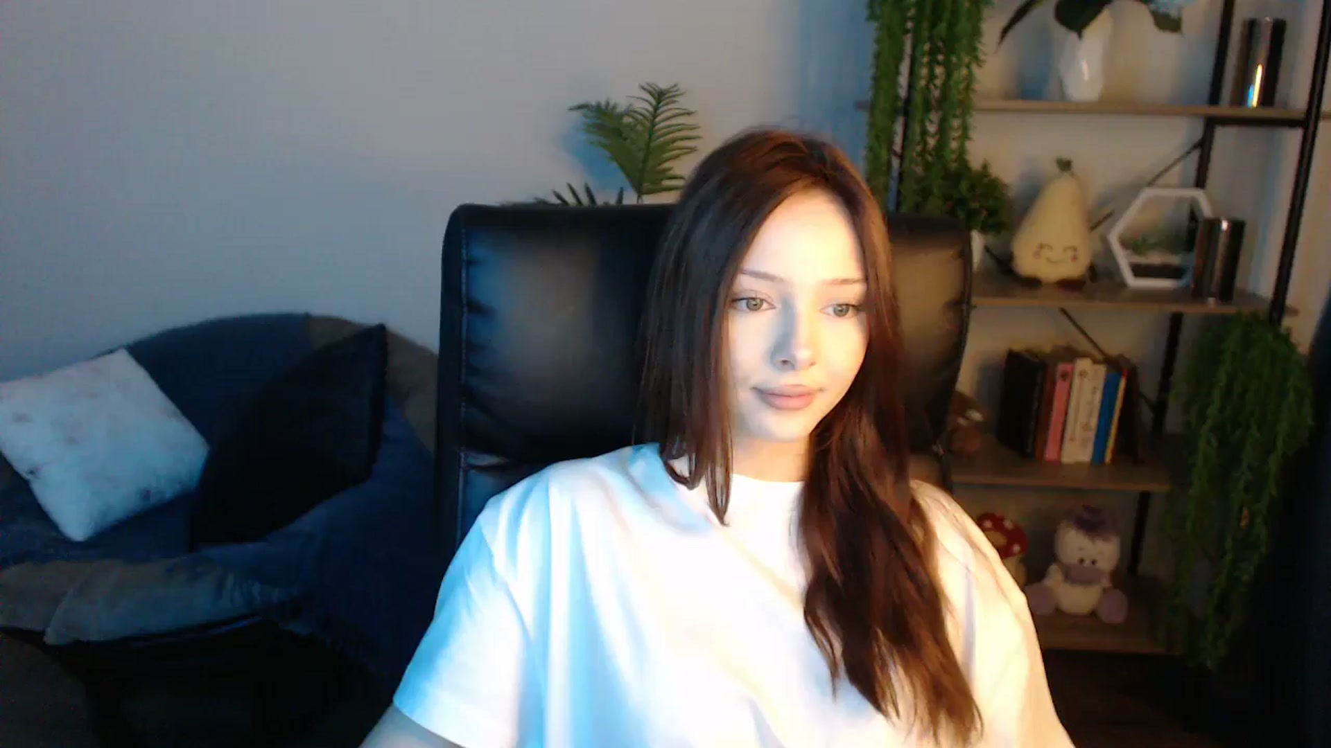 Gallery image thumbnail from KateManelli's myfreecams stream on, 04/27/2025, 10:43 image 6 of 20