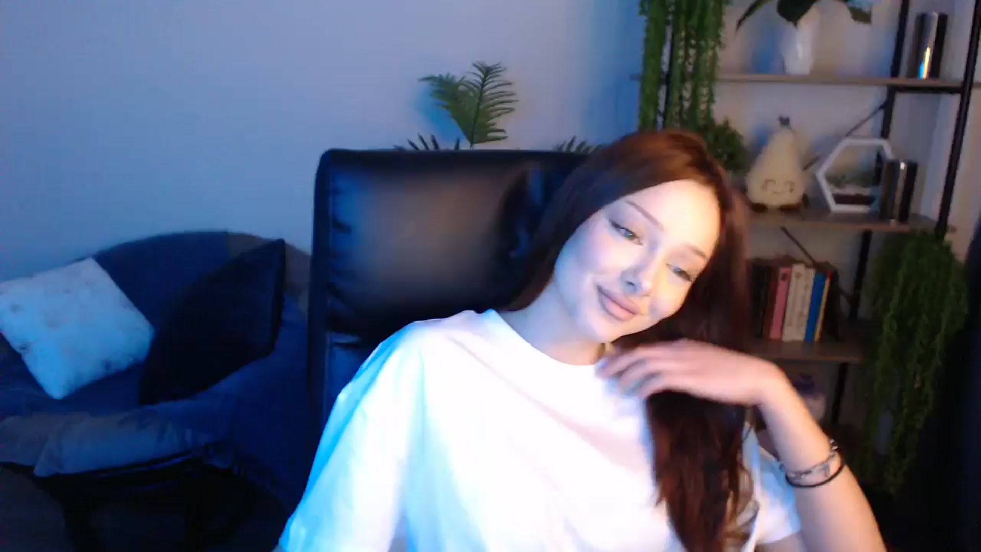 Gallery image thumbnail from KateManelli's myfreecams stream on, 04/27/2025, 13:07 image 14 of 20