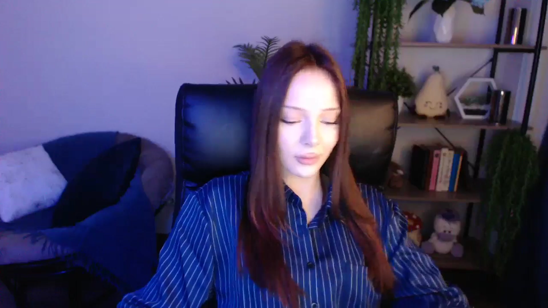 Gallery image thumbnail from KateManelli's myfreecams stream on, 04/30/2025, 08:45 image 13 of 20