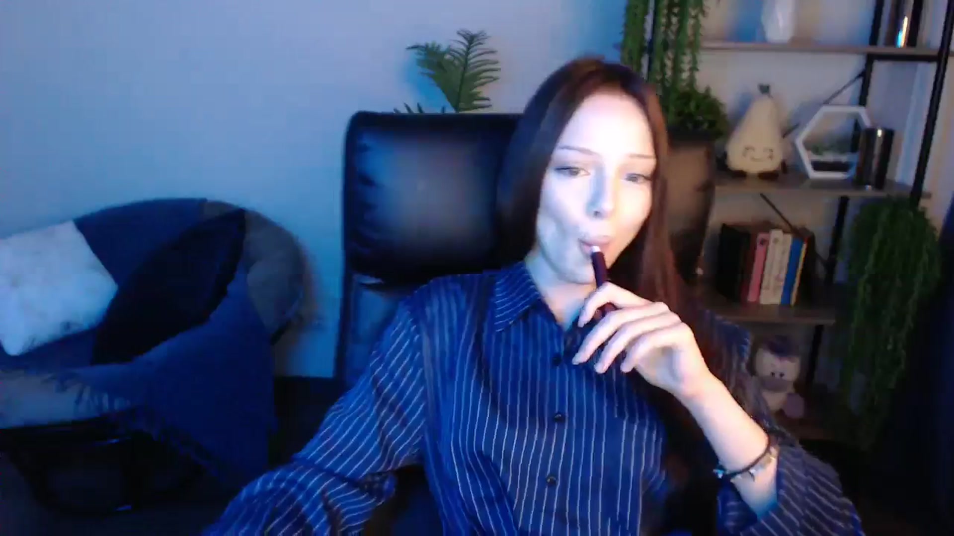 Gallery image thumbnail from KateManelli's myfreecams stream on, 04/30/2025, 10:43 image 14 of 20