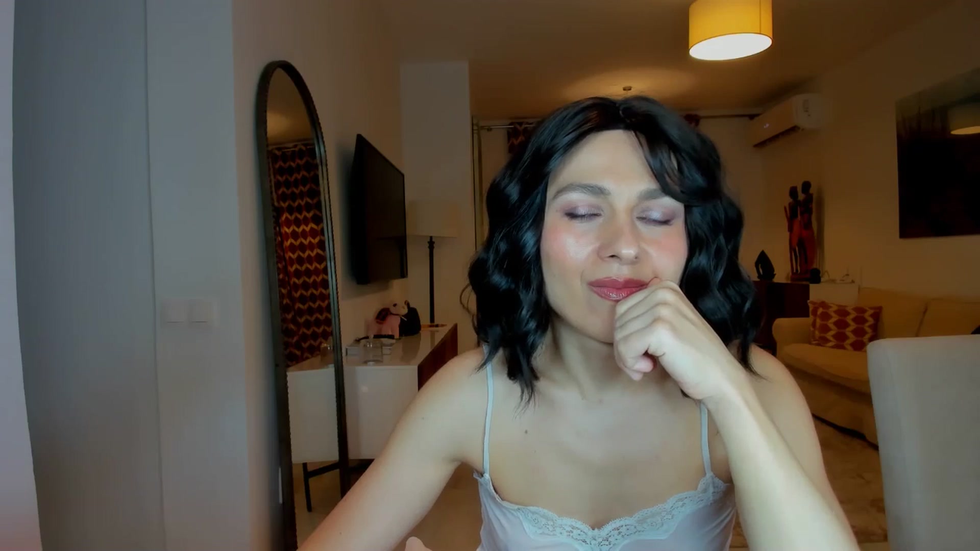 Gallery image thumbnail from KateMirage's myfreecams stream on, 01/21/2026, 24:01 image 14 of 20