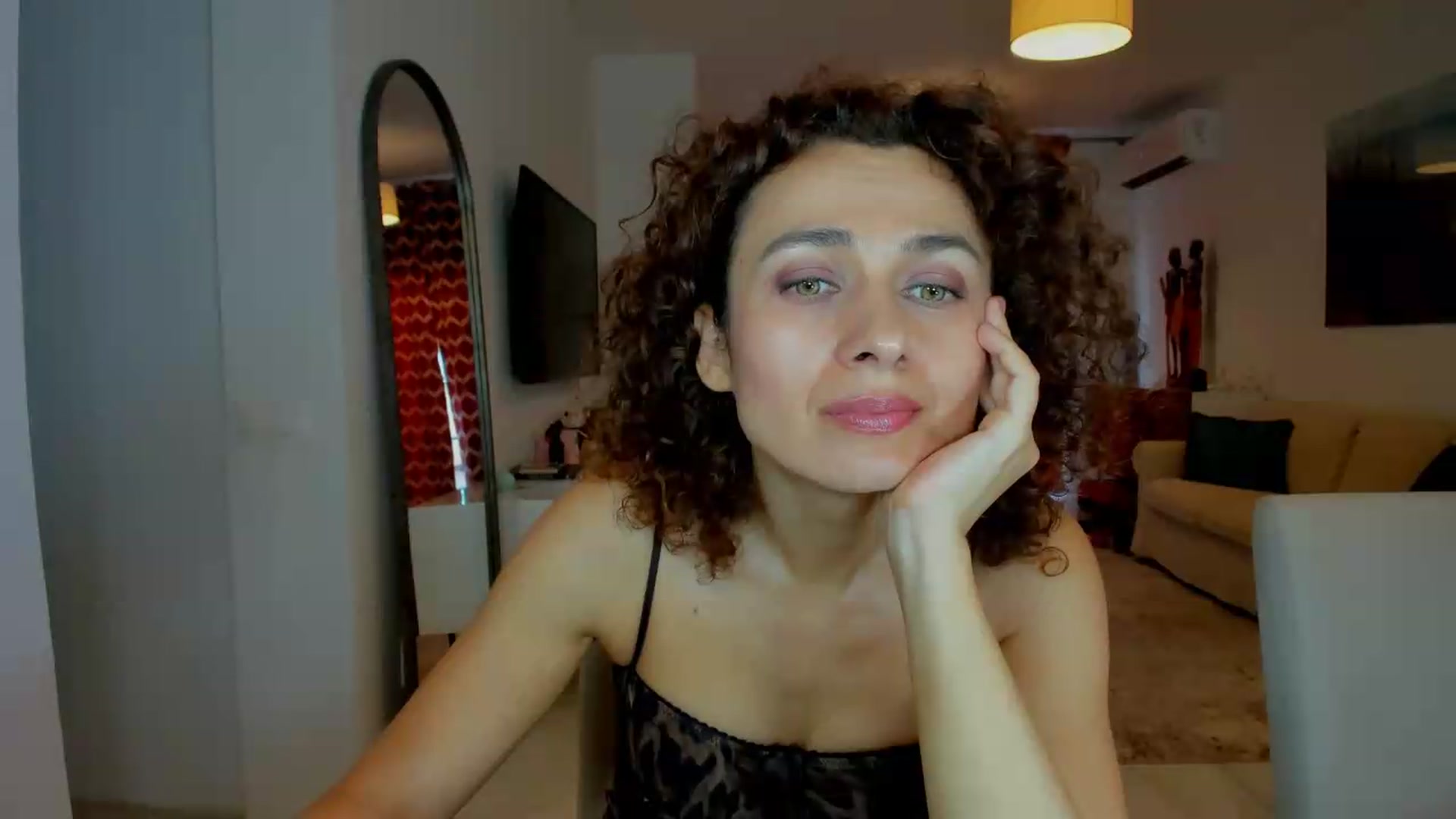 Gallery image thumbnail from KateMirage's myfreecams stream on, 08/01/2026, 16:46 image 13 of 20