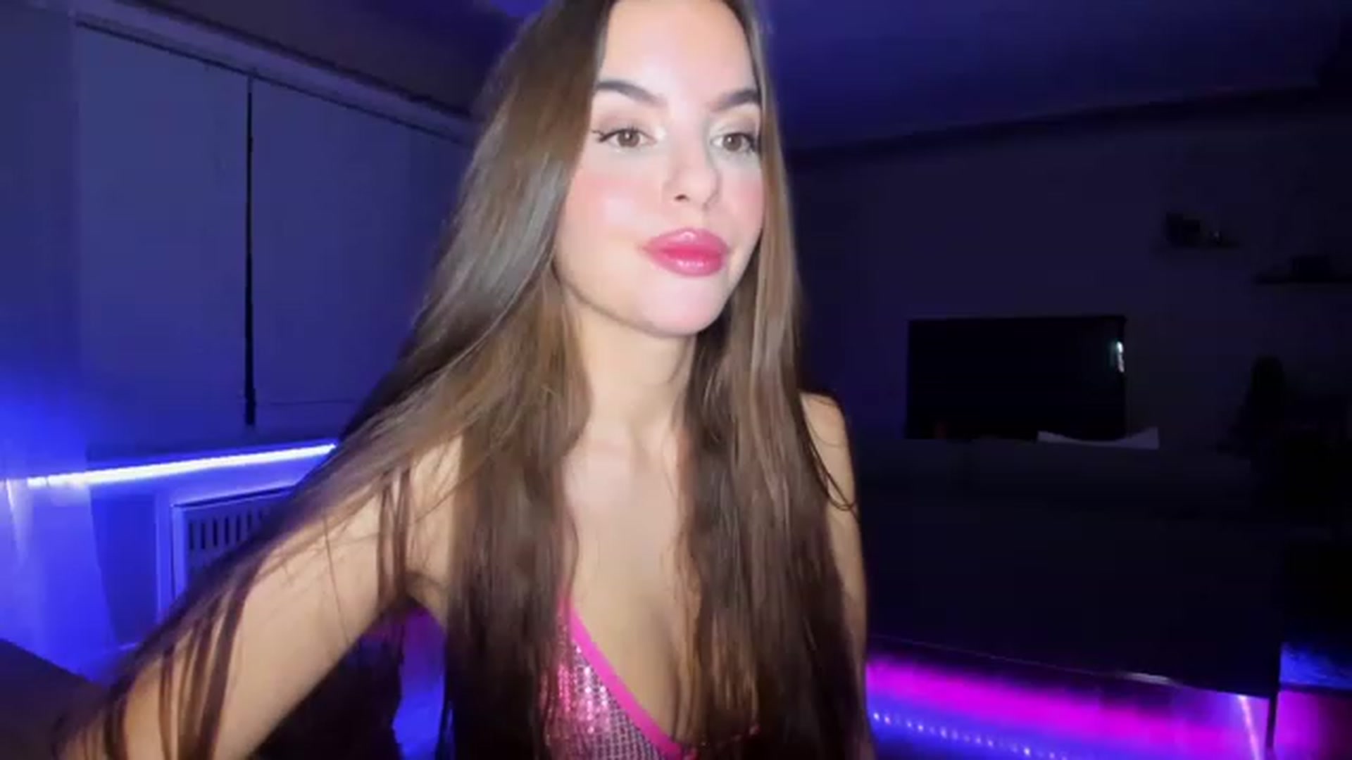 Gallery image thumbnail from KateNova's myfreecams stream on, 12/11/2022, 02:23 image 16 of 20