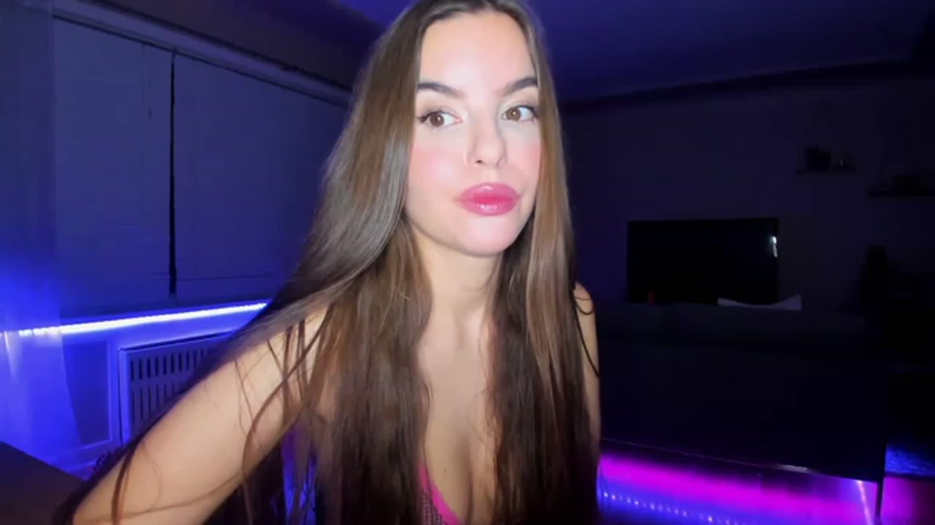 Gallery image thumbnail from KateNova's myfreecams stream on, 12/11/2022, 02:23 image 18 of 20