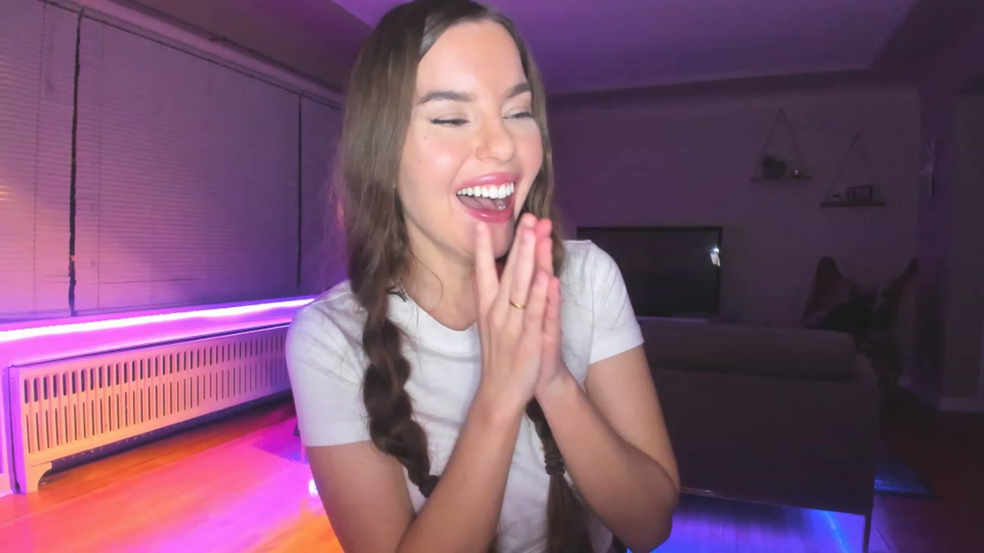 Gallery image thumbnail from KateNova's myfreecams stream on, 03/01/2023, 06:24 image 10 of 20