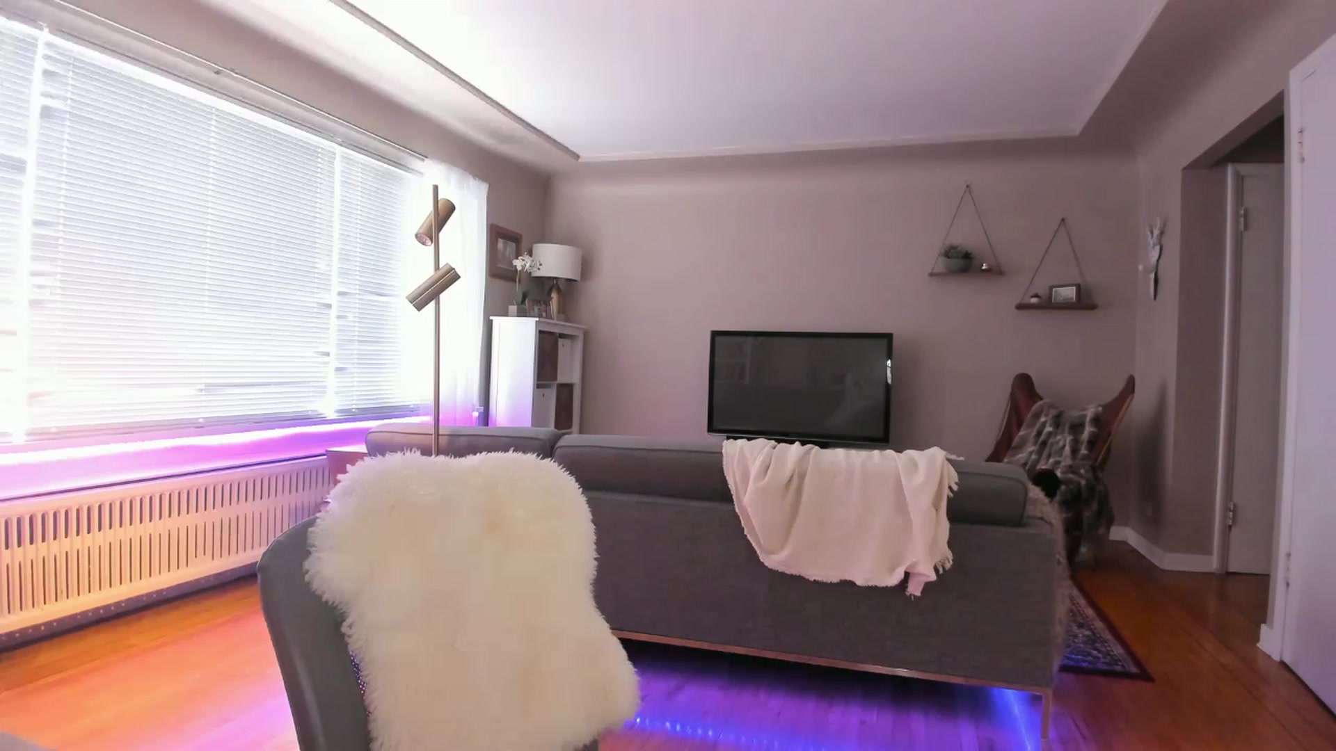 Gallery image thumbnail from KateNova's myfreecams stream on, 03/12/2023, 24:09 image 8 of 20