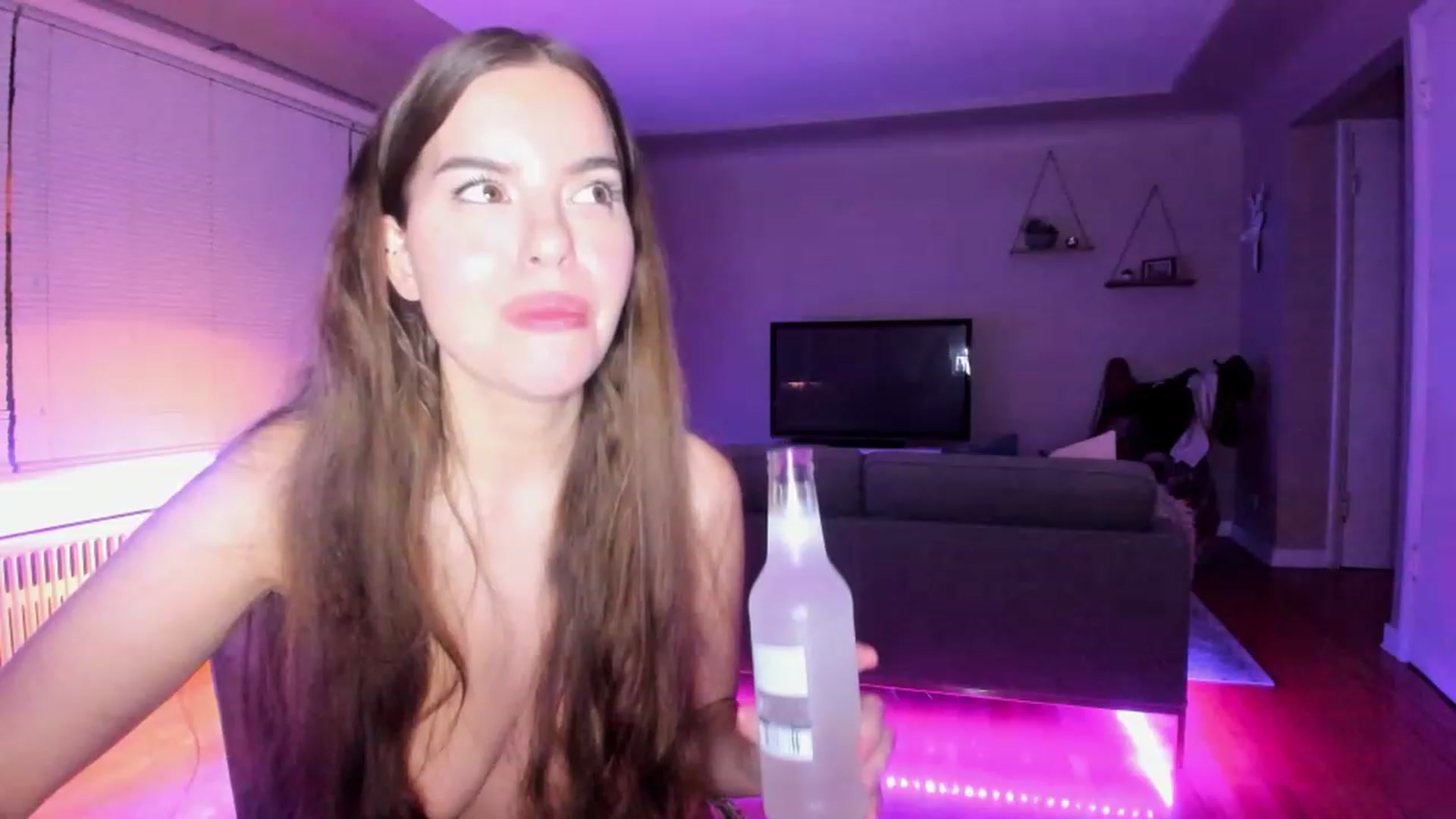 Gallery image thumbnail from KateNova's myfreecams stream on, 03/29/2023, 07:04 image 15 of 20
