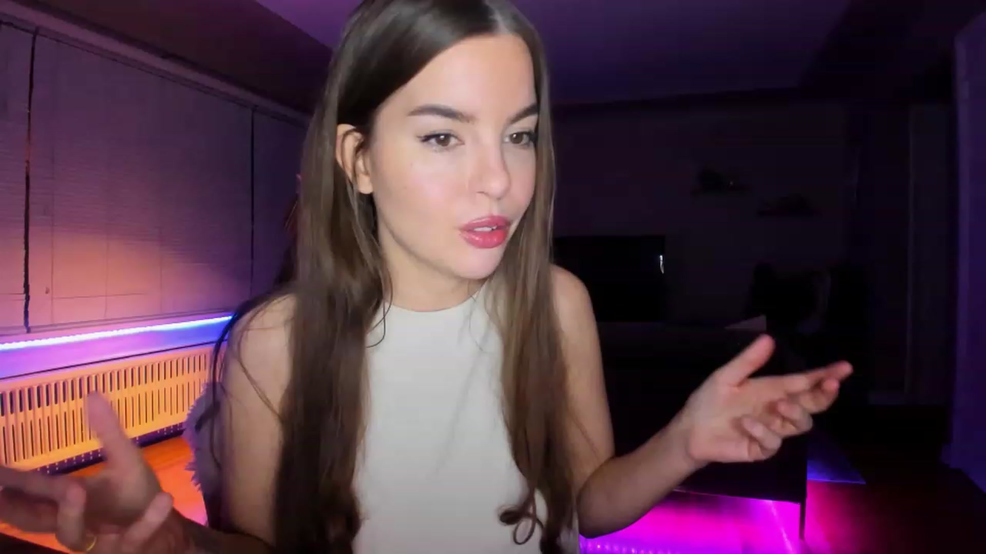 Gallery image thumbnail from KateNova's myfreecams stream on, 04/01/2023, 03:45 image 13 of 20