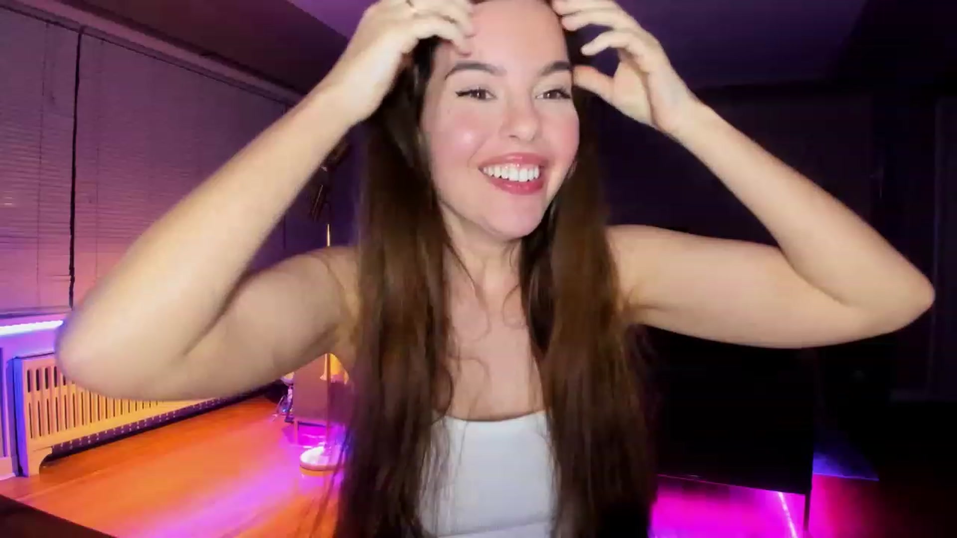 Gallery image thumbnail from KateNova's myfreecams stream on, 04/05/2023, 05:32 image 17 of 20