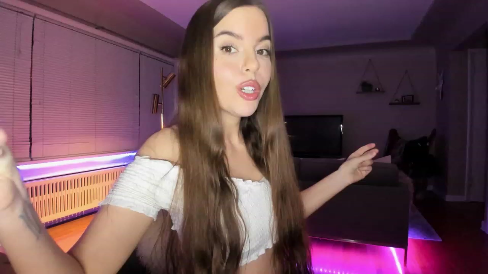 Gallery image thumbnail from KateNova's myfreecams stream on, 04/07/2023, 04:37 image 1 of 20