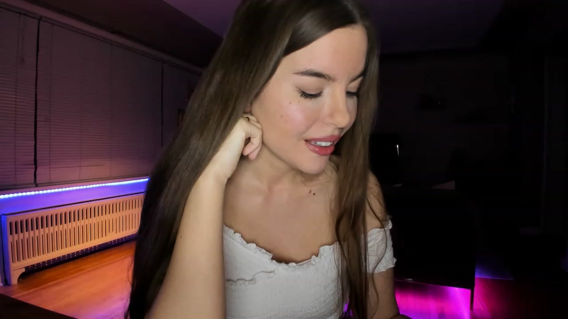 Gallery image thumbnail from KateNova's myfreecams stream on, 04/07/2023, 04:37 image 13 of 20