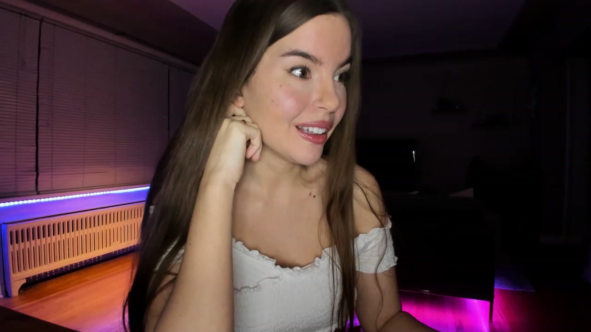 Gallery image thumbnail from KateNova's myfreecams stream on, 04/07/2023, 04:37 image 12 of 20