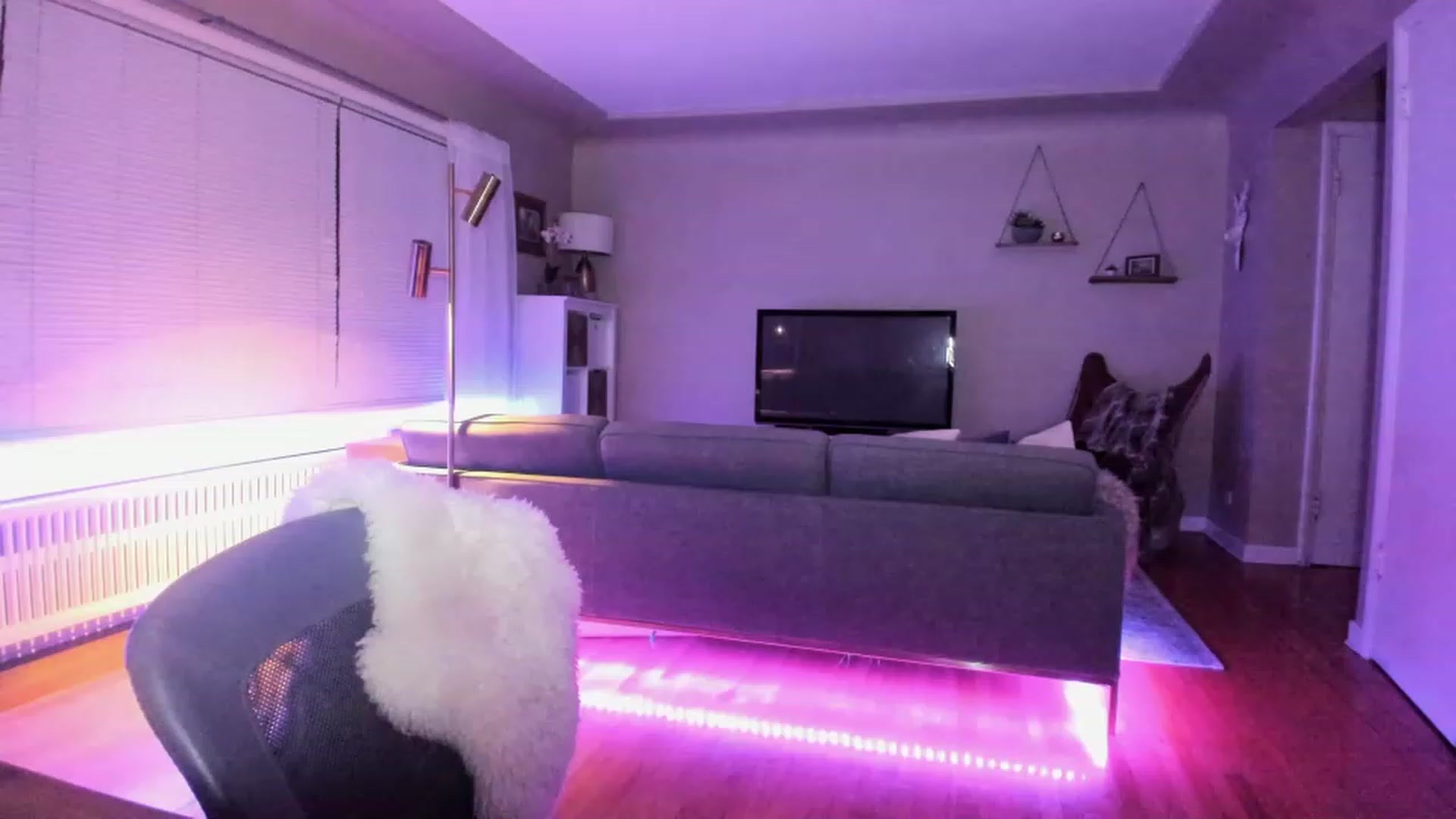 Gallery image thumbnail from KateNova's myfreecams stream on, 05/16/2023, 05:04 image 19 of 20