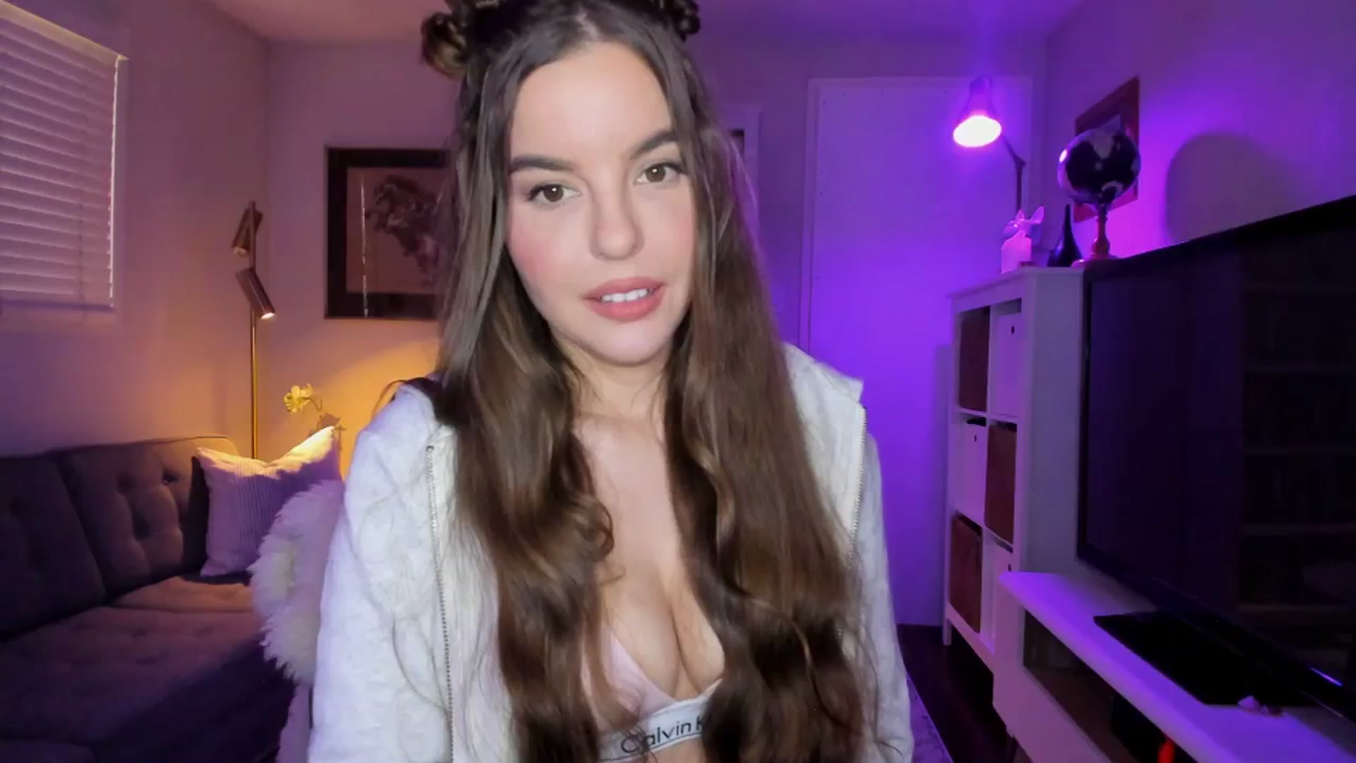 Gallery image thumbnail from KateNova's myfreecams stream on, 10/31/2023, 20:08 image 15 of 20