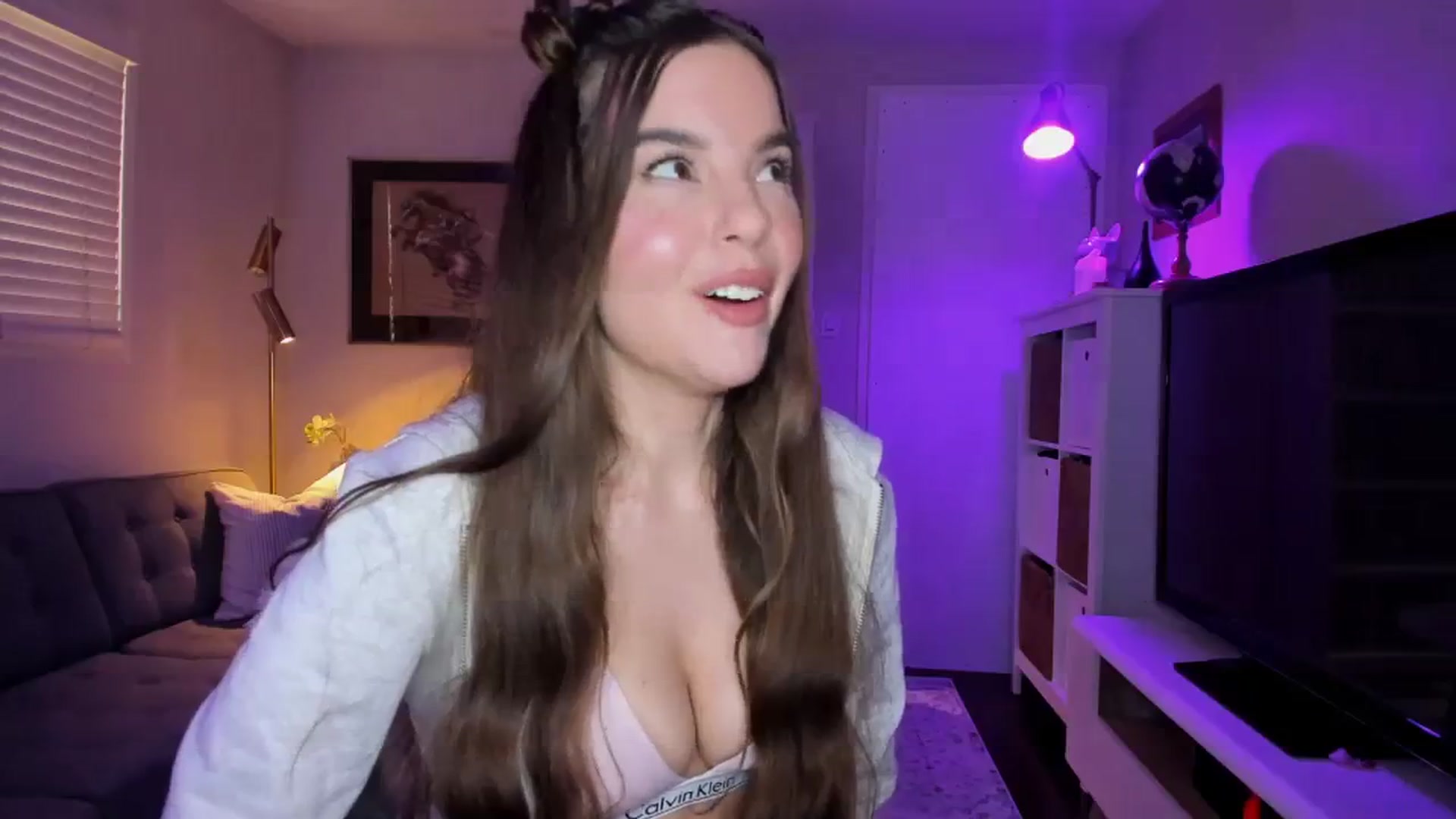 Gallery image thumbnail from KateNova's myfreecams stream on, 10/31/2023, 20:08 image 7 of 20