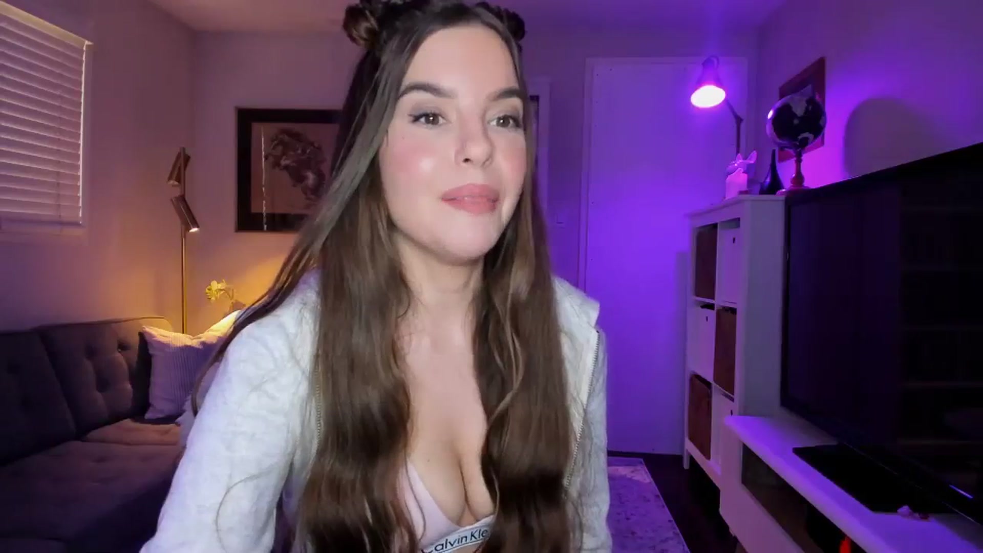 Gallery image thumbnail from KateNova's myfreecams stream on, 10/31/2023, 20:08 image 11 of 20