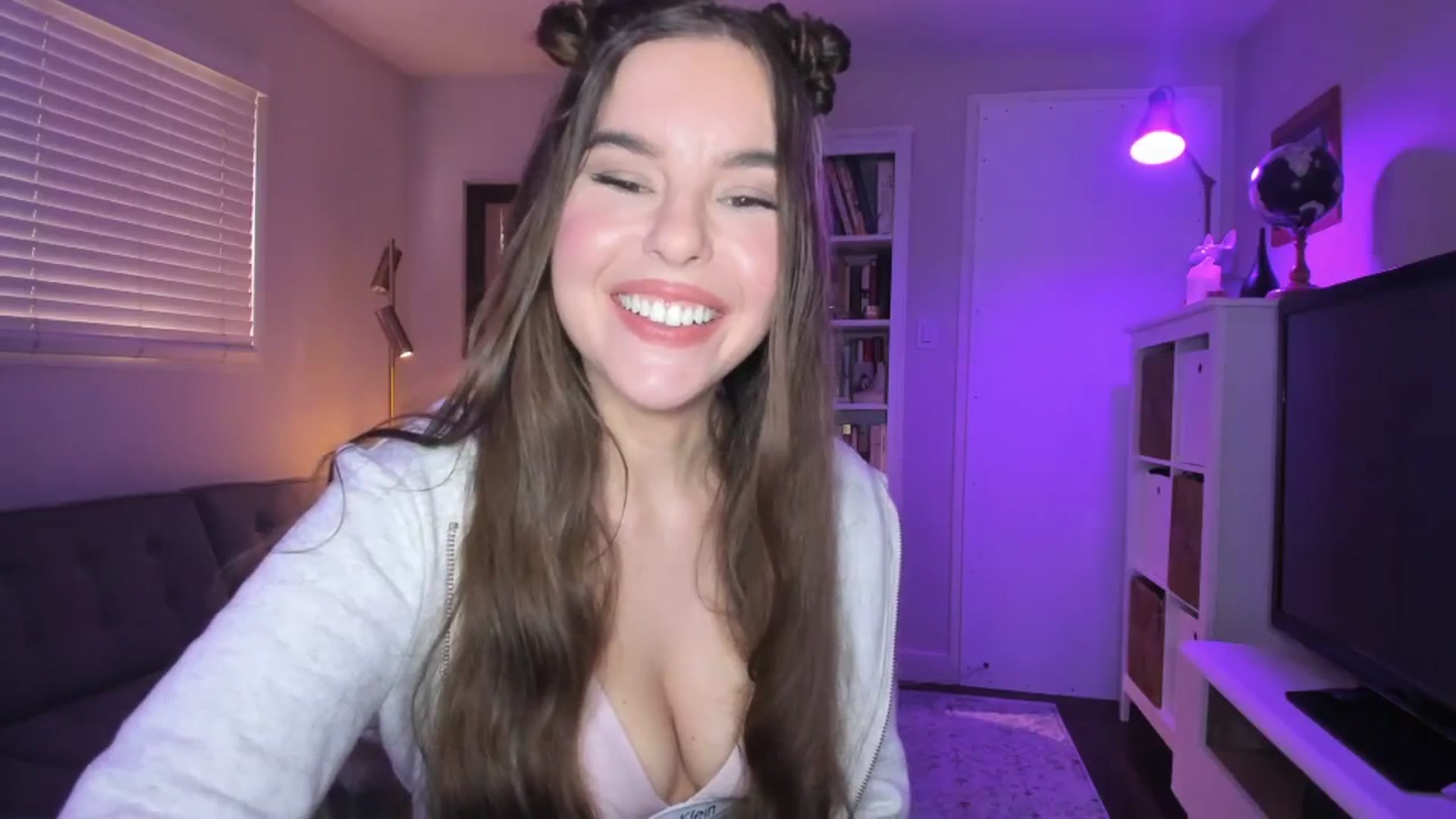 Gallery image thumbnail from KateNova's myfreecams stream on, 10/31/2023, 20:41 image 10 of 20