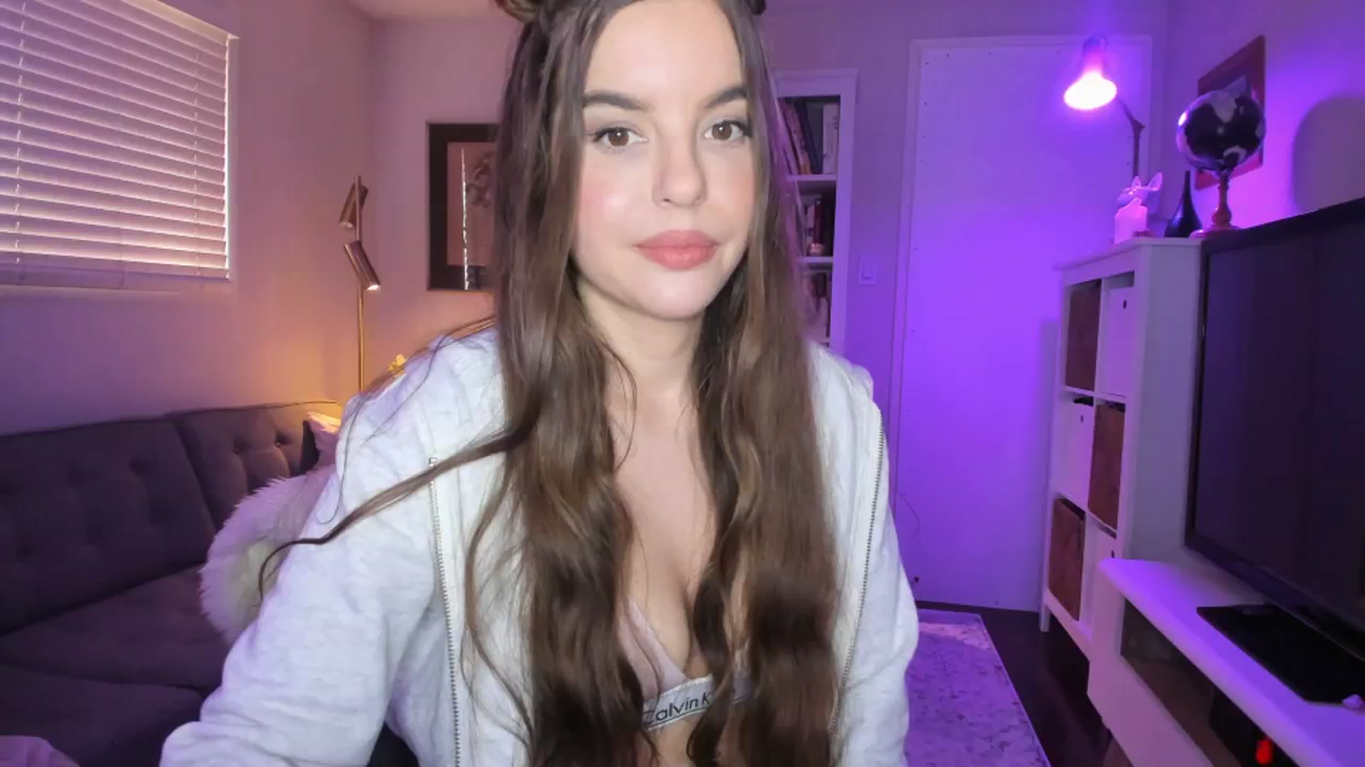 Gallery image thumbnail from KateNova's myfreecams stream on, 10/31/2023, 20:41 image 4 of 20